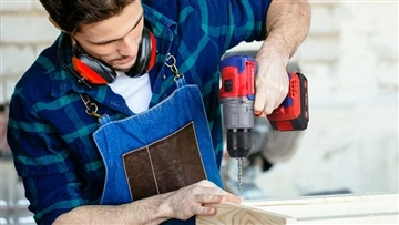 Для какой цели служит аккумуляторная ударная дрель?